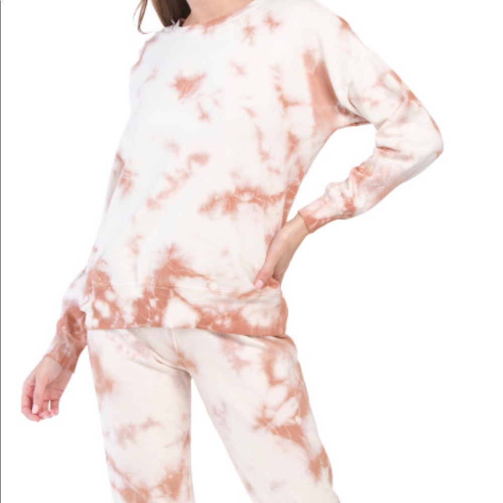 AR-33 COCO VANILLA TIE DYE PULLOVER SWEATER‎